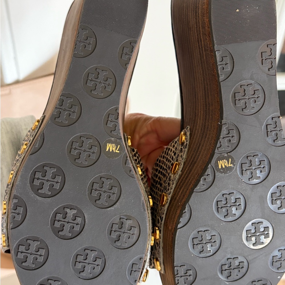 Tory Burch Sandal’s NWOT platform slides women’s 7 1/2 M Snakeskin Leather - Picture 6 of 6